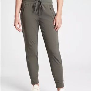 Althleta Trekkie north jogger size 10